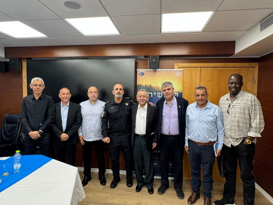 وفد عن رؤساء السلطات المحلية العربية يلتقي مفتش عام الشرطة